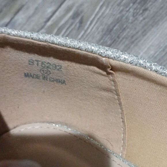 Silver sparkly metallic kitten heels Sz 12 EUC - Picture 6 of 7